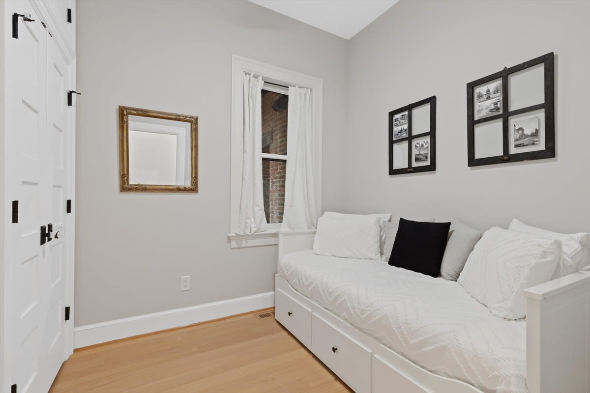 Capitol Hill 2-BR in Historic Townhome - Foto 13