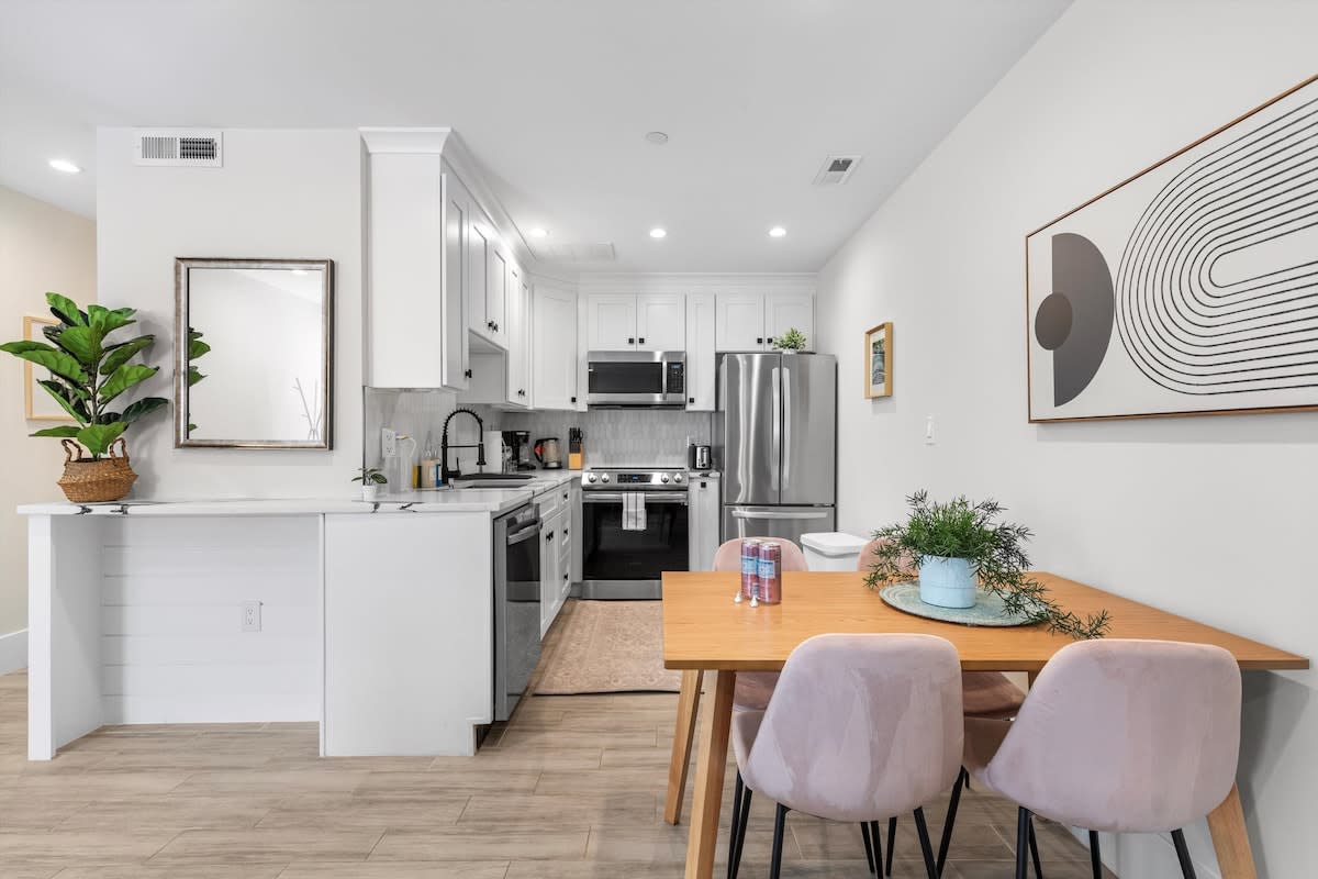 Central 2-BR City Sanctuary - Commuter-Friendly — Washington DC, DC — vacation rental