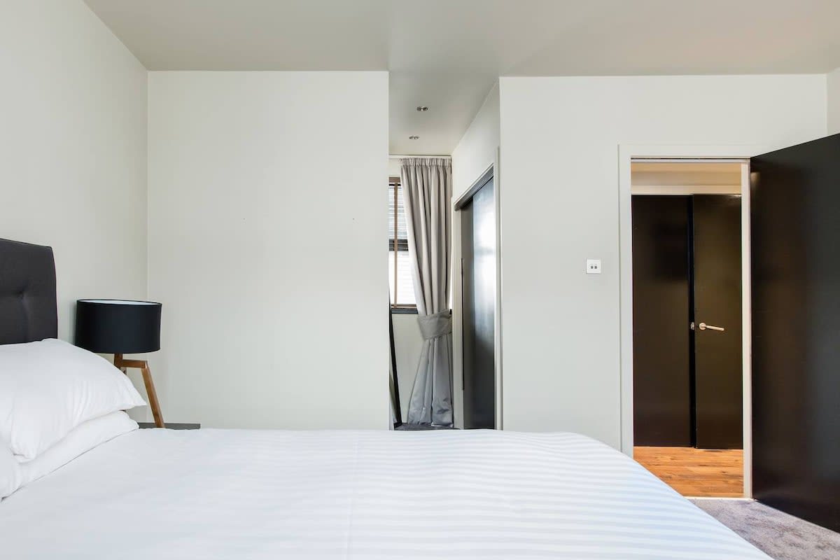Spacious Property in the Heart of the City in 10 Buchanan Street G1 3LB - Property image 6 - VivreStays