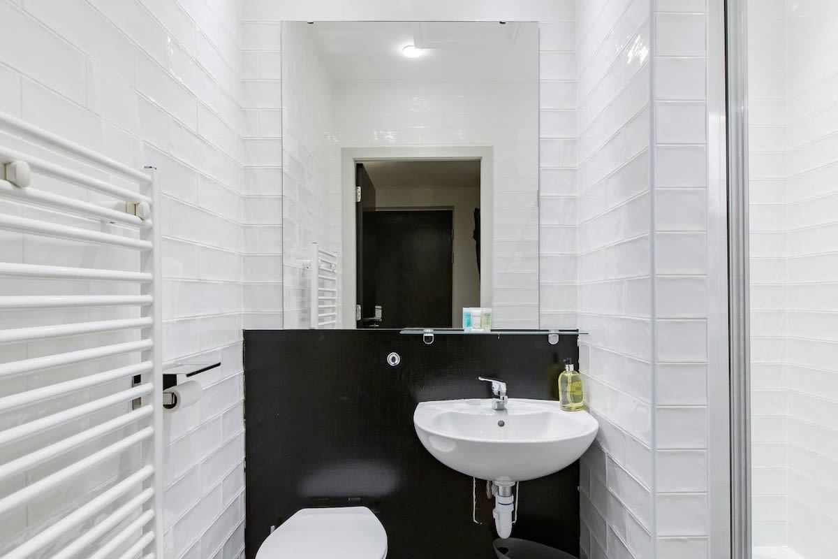 Spacious Property in the Heart of the City in 10 Buchanan Street G1 3LB - Property image 19 - VivreStays