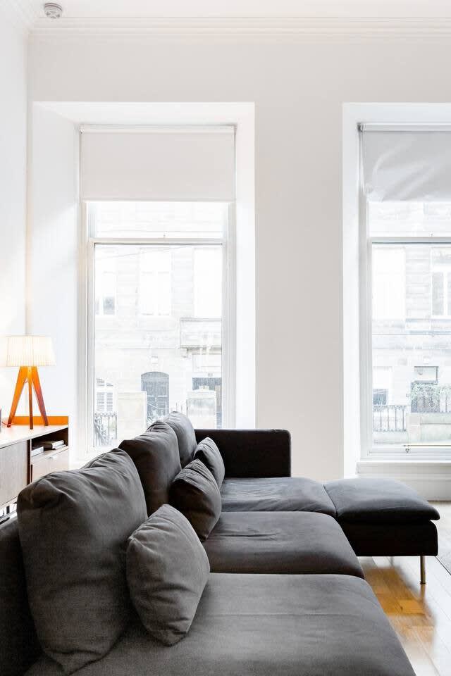 Elegant 2 Bedroom Apartment in West End in 12 Cecil Street G12 8RQ - Property image 40 - VivreStays