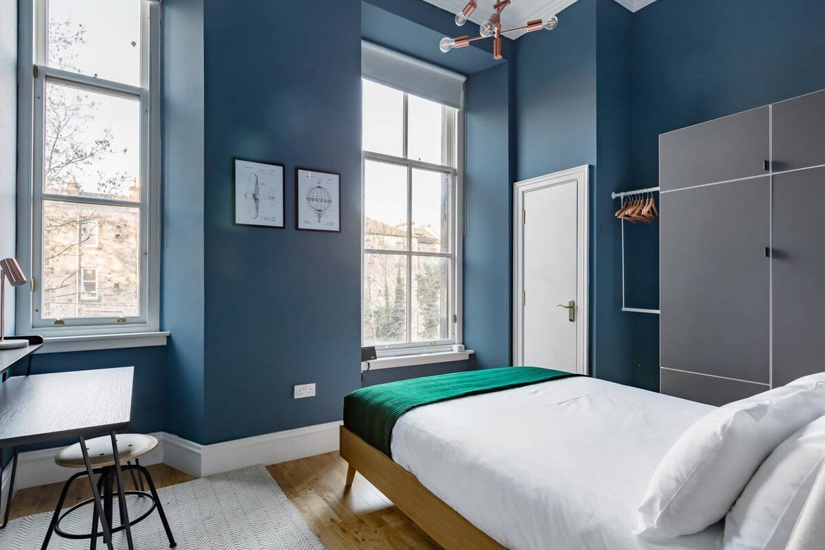 Elegant 2 Bedroom Apartment in West End in 12 Cecil Street G12 8RQ - Property image 13 - VivreStays