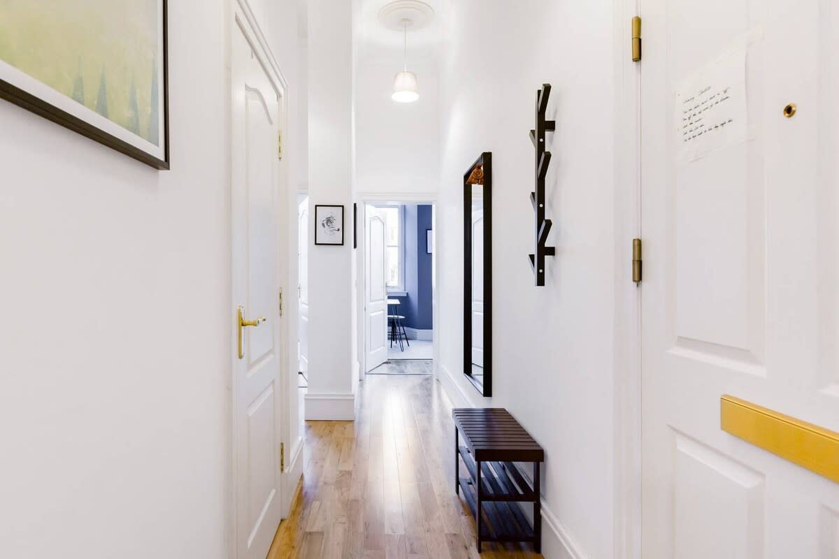 Elegant 2 Bedroom Apartment in West End in 12 Cecil Street G12 8RQ - Property image 56 - VivreStays