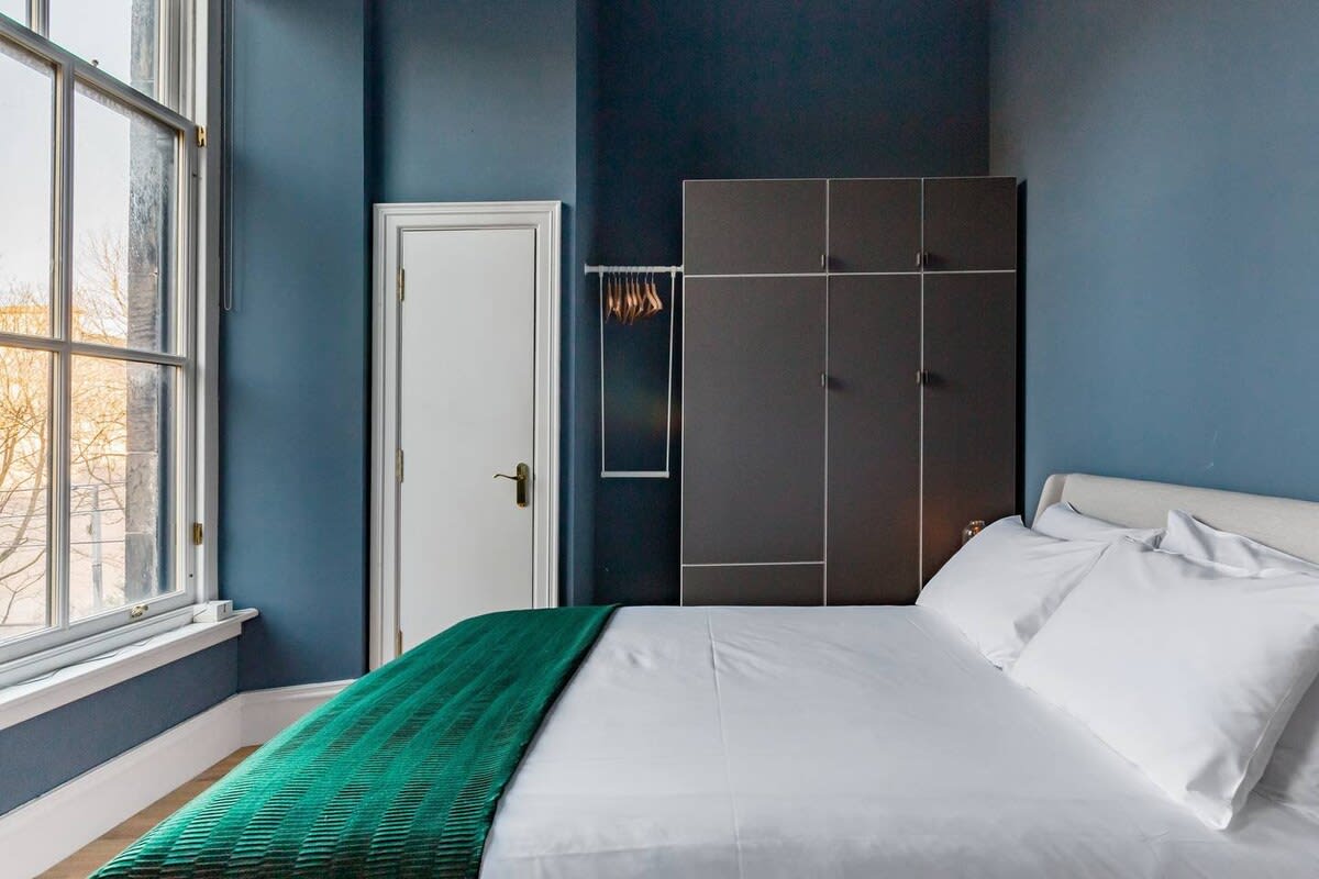 Elegant 2 Bedroom Apartment in West End in 12 Cecil Street G12 8RQ - Property image 12 - VivreStays