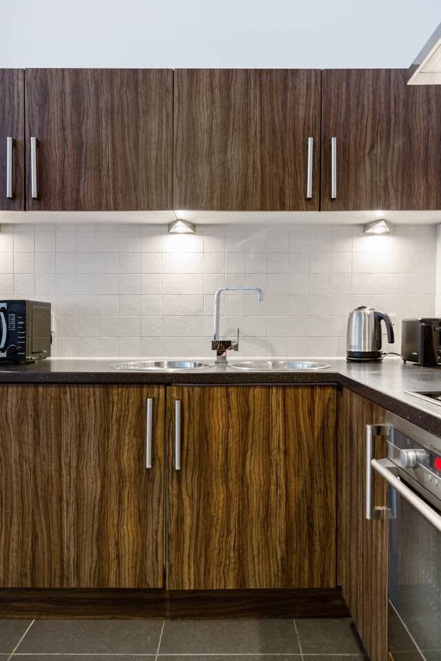 Elegant 2 Bedroom Apartment in West End in 12 Cecil Street G12 8RQ - Property image 38 - VivreStays