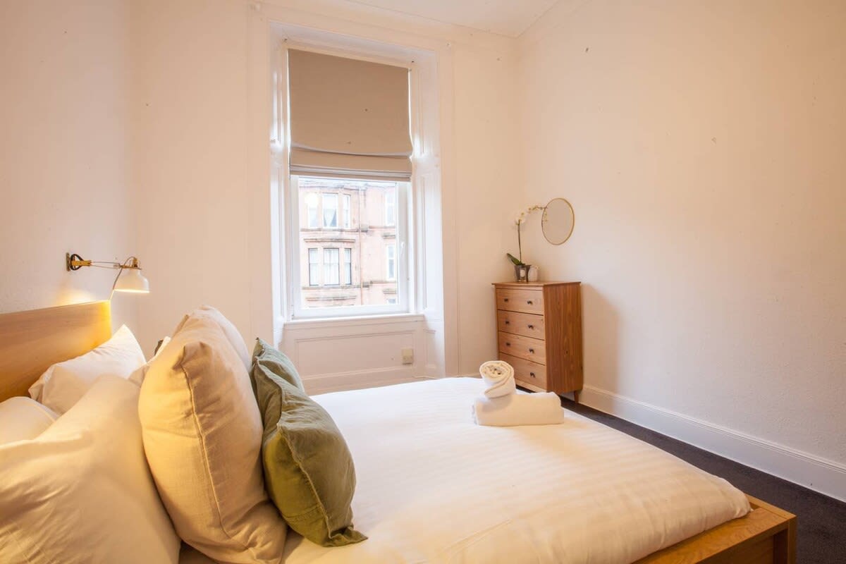 Stunning 2 bed property in heart of West End in 8 Dunearn Street G4 9EF - Property image 9 - VivreStays