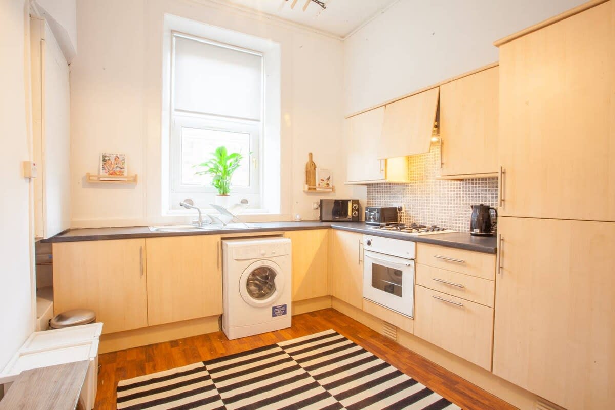 Stunning 2 bed property in heart of West End in 8 Dunearn Street G4 9EF - Property image 5 - VivreStays
