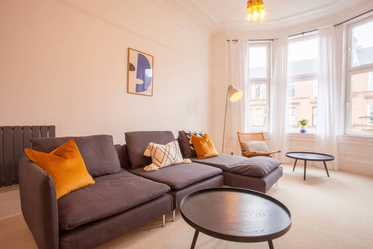 Stunning 2 bed property in heart of West End in 8 Dunearn Street G4 9EF - Property image 2 - VivreStays