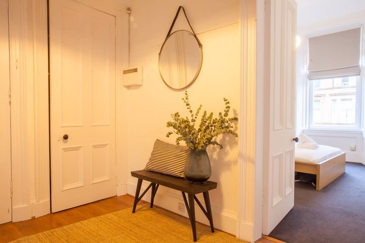 Stunning 2 bed property in heart of West End in 8 Dunearn Street G4 9EF - Property image 14 - VivreStays