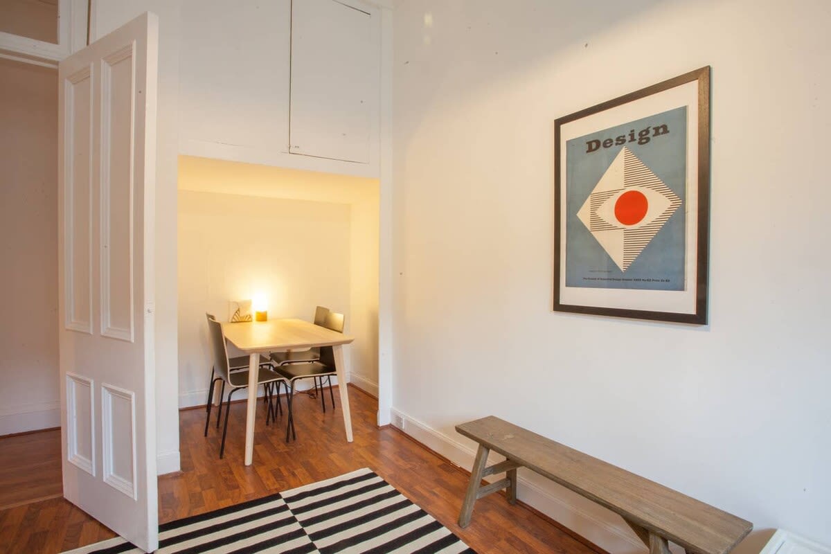 Stunning 2 bed property in heart of West End in 8 Dunearn Street G4 9EF - Property image 6 - VivreStays
