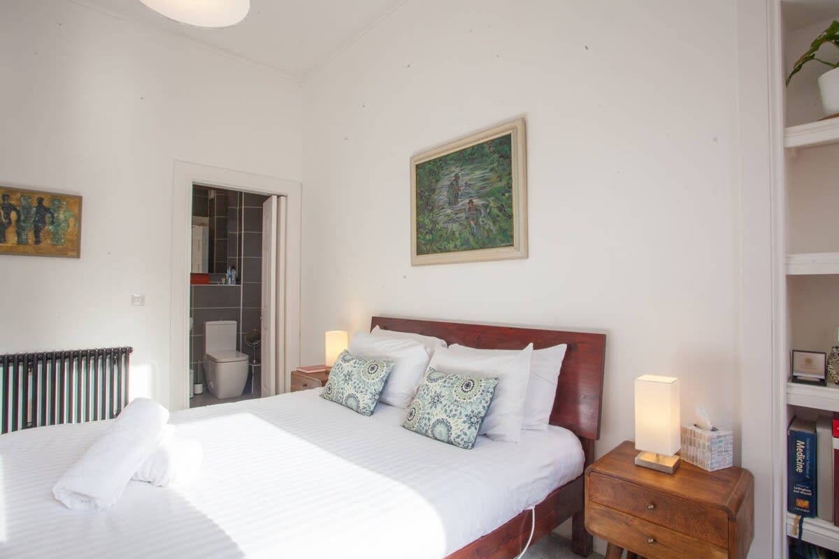 Refurbished West End Flat in Glasgow in 15 Cresswell Street G12 8BY - Property image 10 - VivreStays
