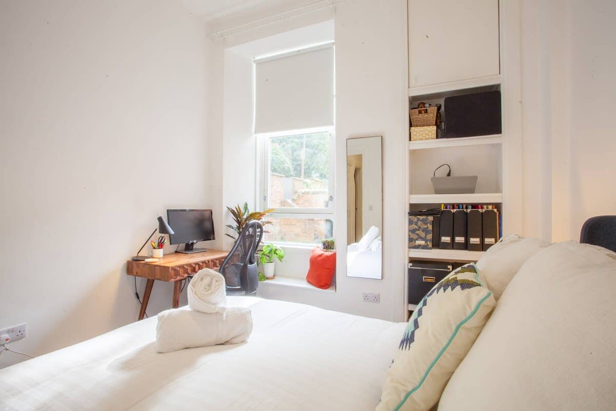 Refurbished West End Flat in Glasgow in 15 Cresswell Street G12 8BY - Property image 12 - VivreStays