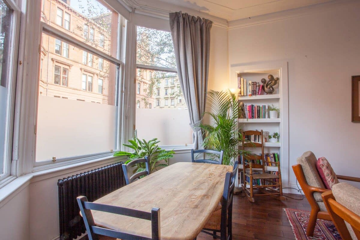 Refurbished West End Flat in Glasgow in 15 Cresswell Street G12 8BY - Property image 3 - VivreStays