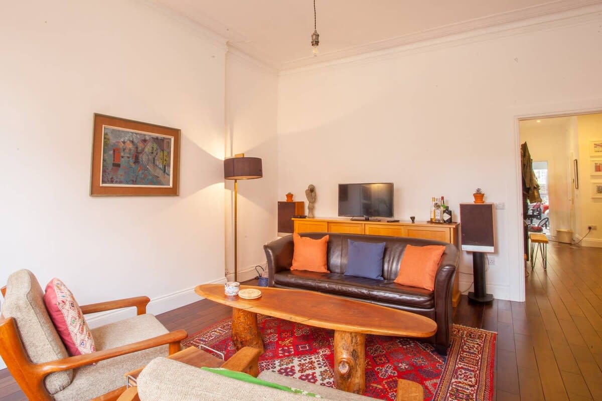 Refurbished West End Flat in Glasgow in 15 Cresswell Street G12 8BY - Property image 5 - VivreStays