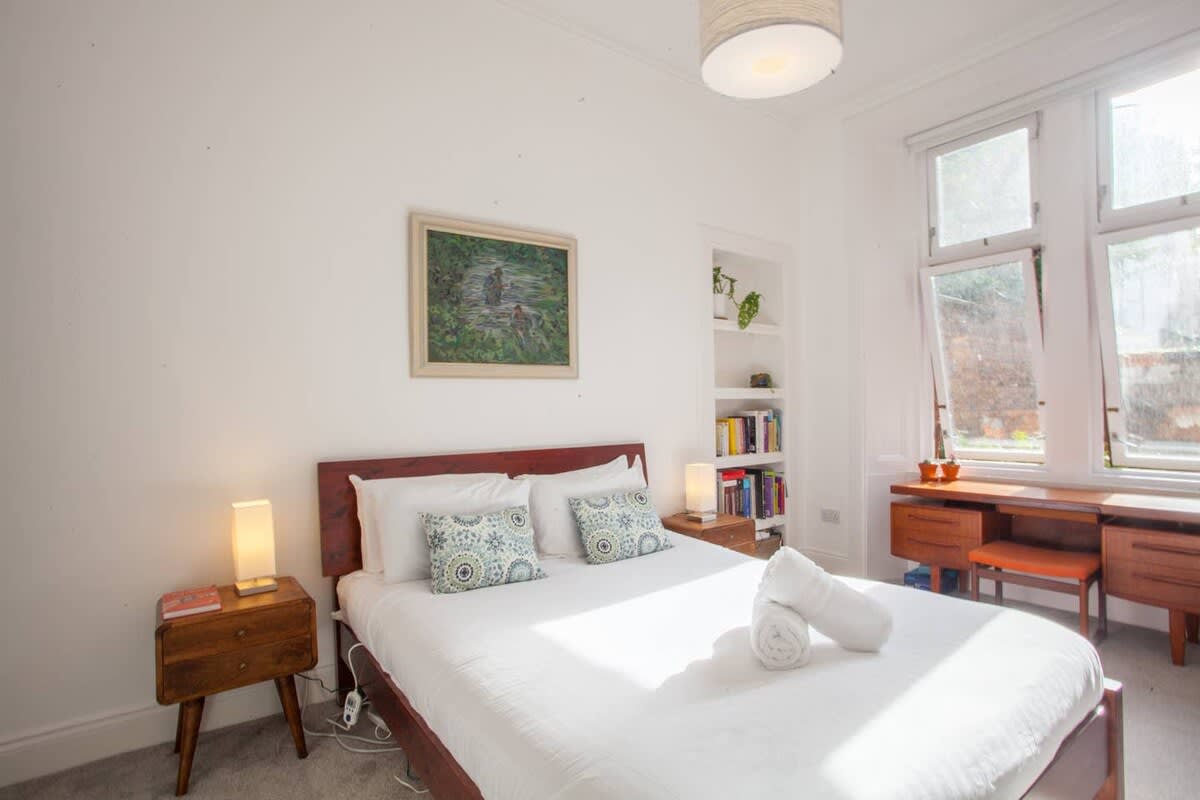 Refurbished West End Flat in Glasgow in 15 Cresswell Street G12 8BY - Property image 9 - VivreStays