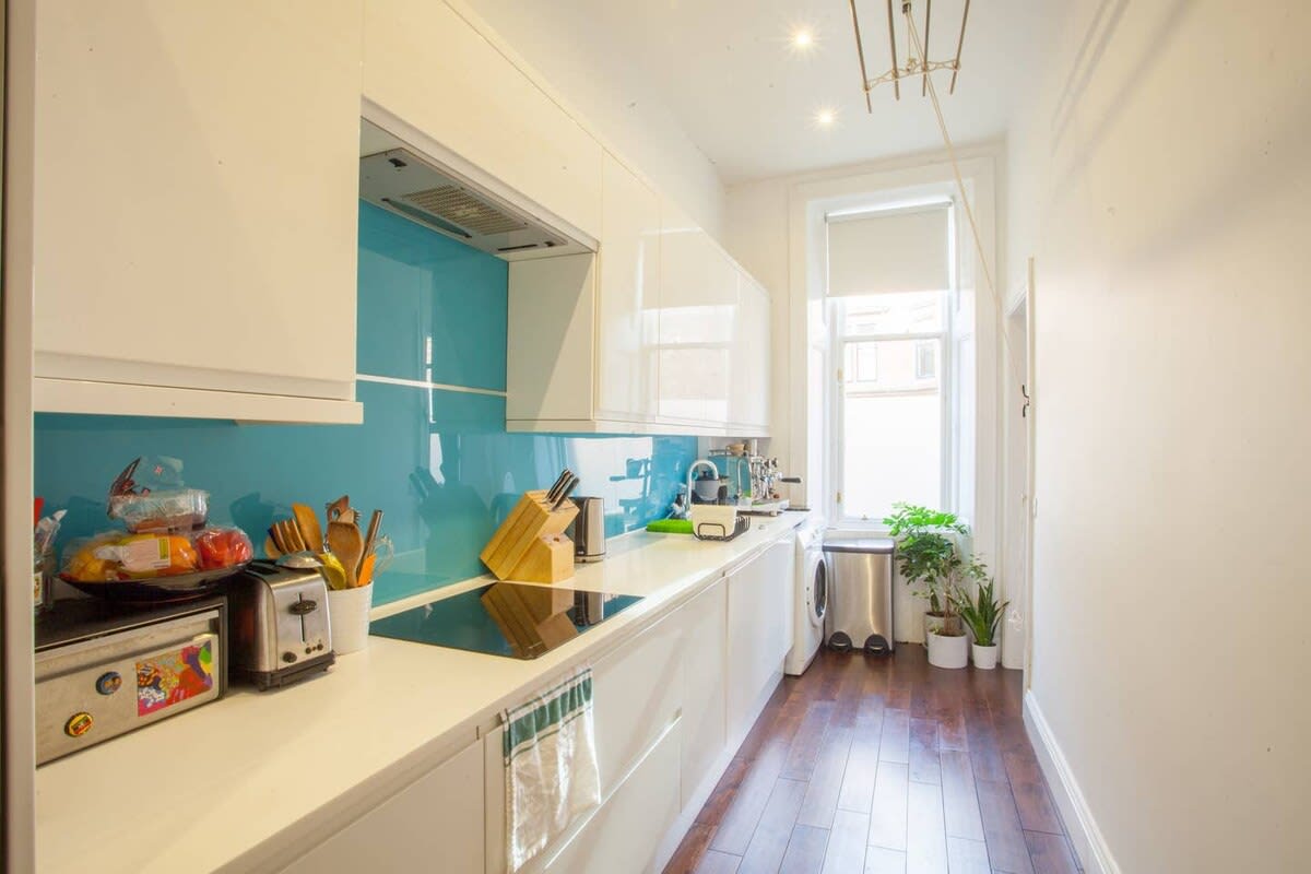 Refurbished West End Flat in Glasgow in 15 Cresswell Street G12 8BY - Property image 6 - VivreStays