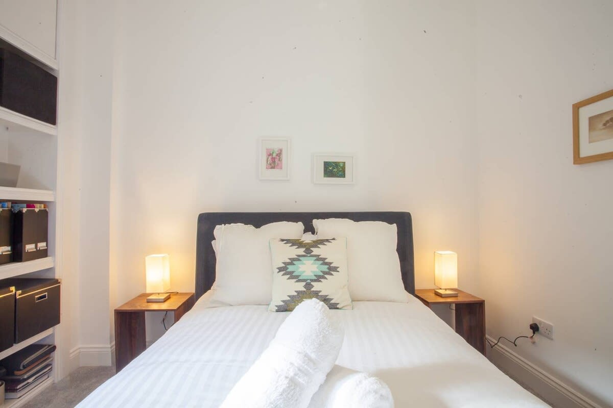 Refurbished West End Flat in Glasgow in 15 Cresswell Street G12 8BY - Property image 14 - VivreStays