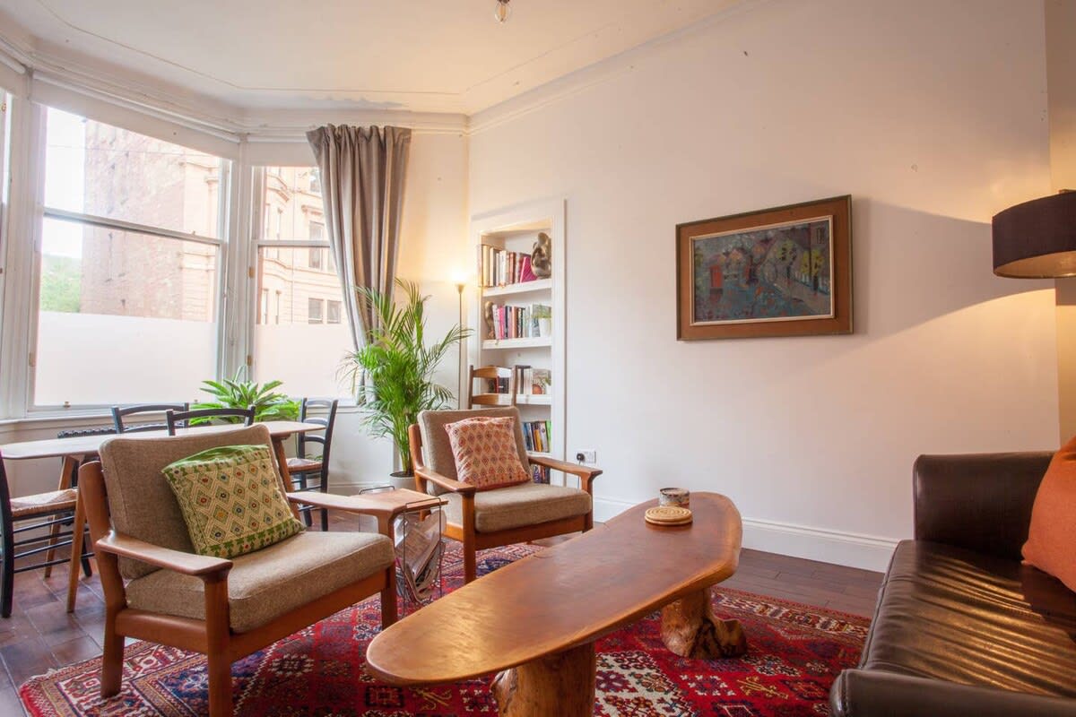 Refurbished West End Flat in Glasgow in 15 Cresswell Street G12 8BY - Property image 2 - VivreStays