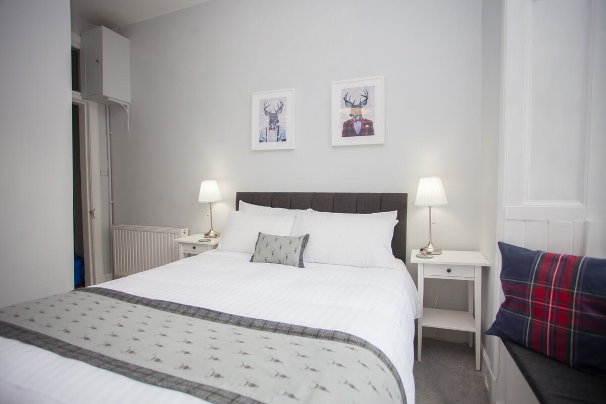 Beautiful Flat in Great West end Location in 47 Esmond Street G3 8SL - Property image 5 - VivreStays