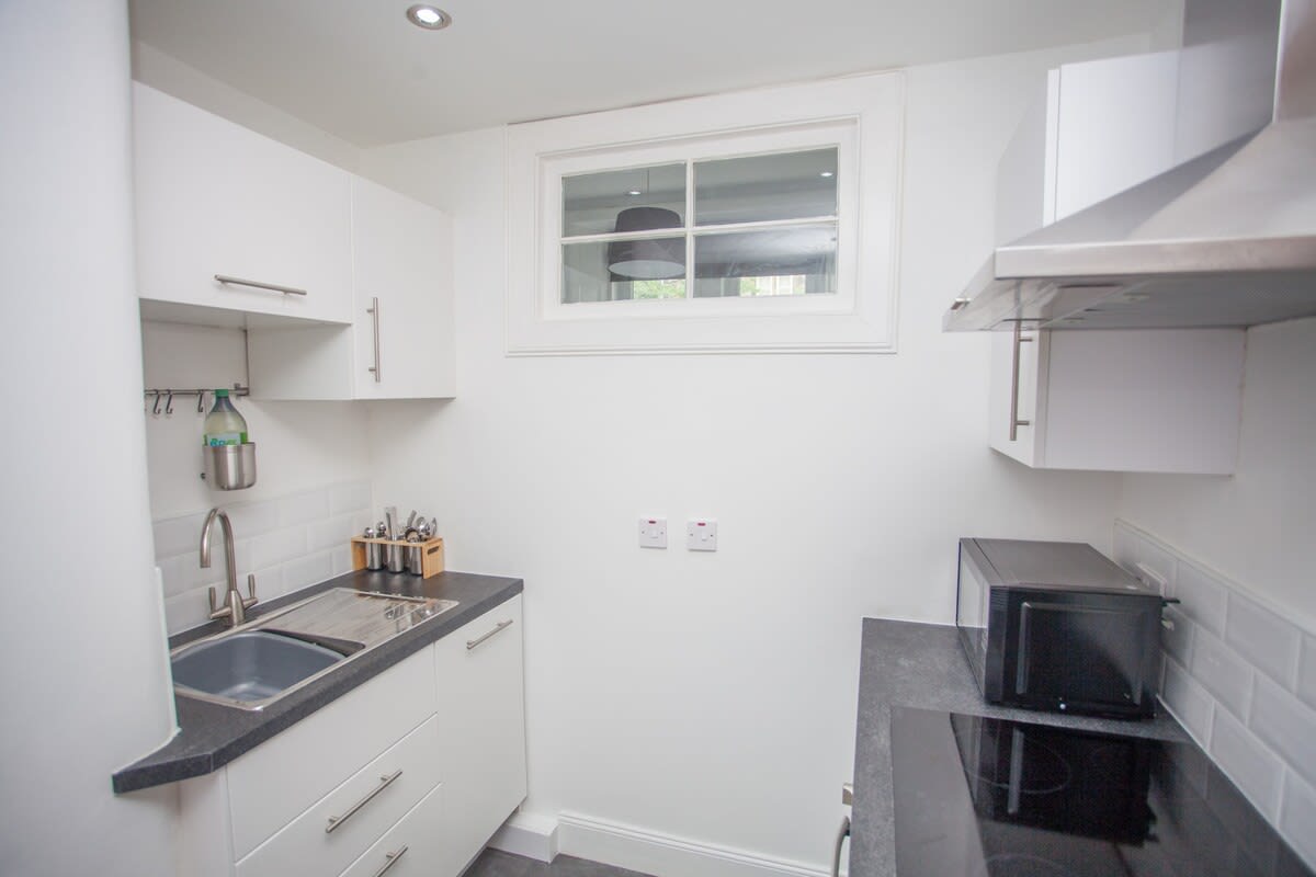 Beautiful Flat in Great West end Location in 47 Esmond Street G3 8SL - Property image 9 - VivreStays