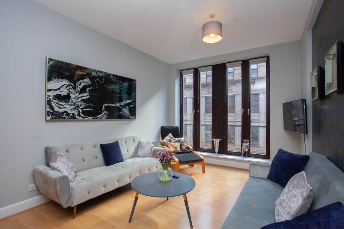 View Modern and refurbished Flat in Merchant City in Glassford Court, 83 Wilson Street G1 1UZ Modern and refurbished Flat in Merchant City in Glassford Court, 83 Wilson Street G1 1UZ - Property image 2 - VivreStays