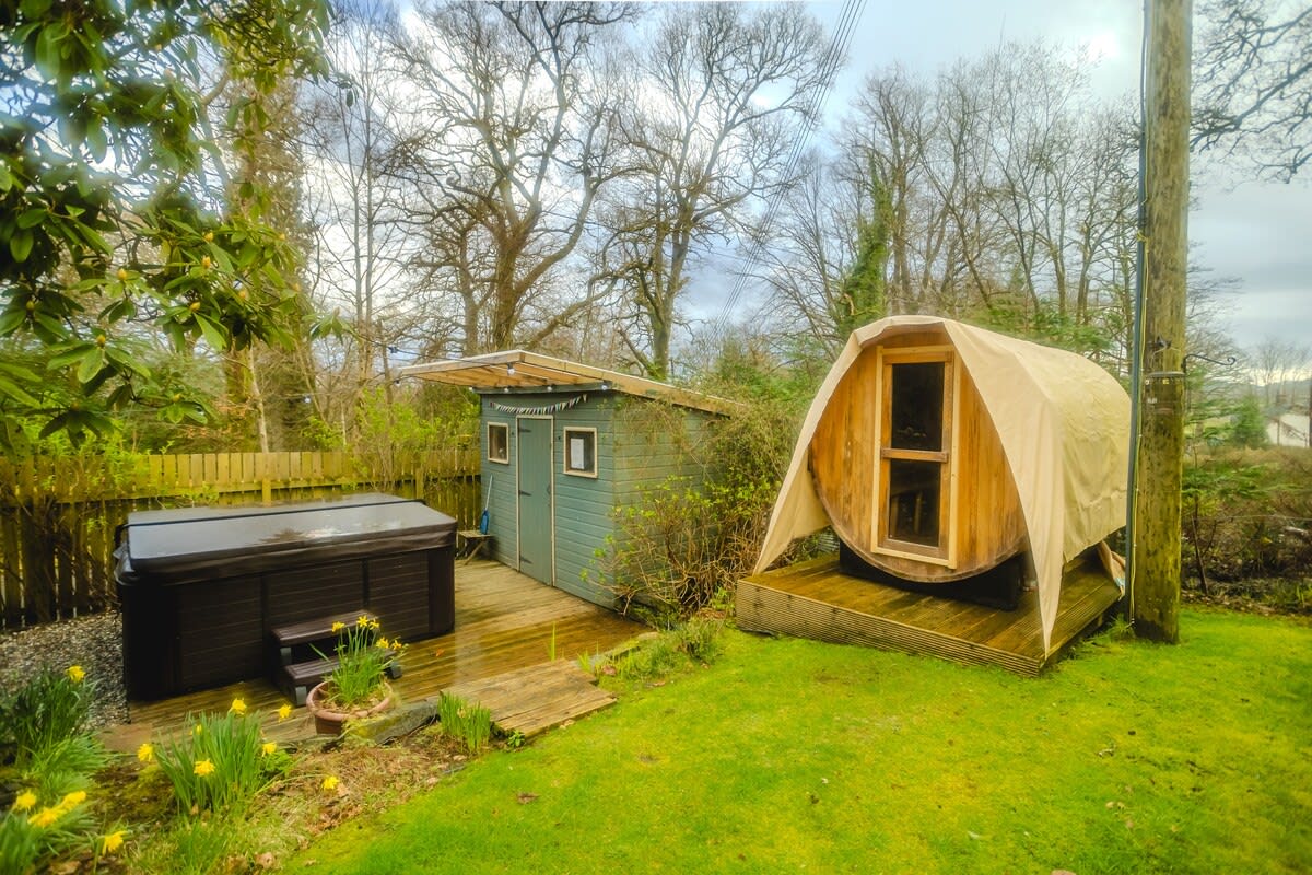 View Hideaway cottage, log burner, sauna & hot tub in N/A G83 8RH Hideaway cottage, log burner, sauna & hot tub in N/A G83 8RH - Property image 50 - VivreStays