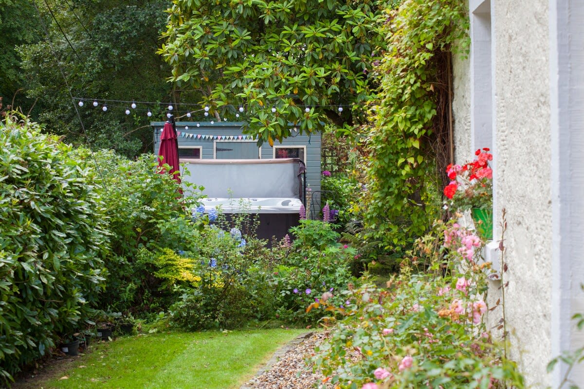 View Hideaway cottage, log burner, sauna & hot tub in N/A G83 8RH Hideaway cottage, log burner, sauna & hot tub in N/A G83 8RH - Property image 35 - VivreStays