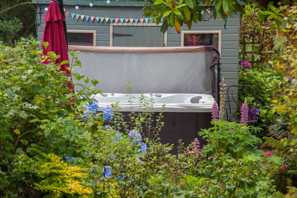 View Hideaway cottage, log burner, sauna & hot tub in N/A G83 8RH Hideaway cottage, log burner, sauna & hot tub in N/A G83 8RH - Property image 37 - VivreStays