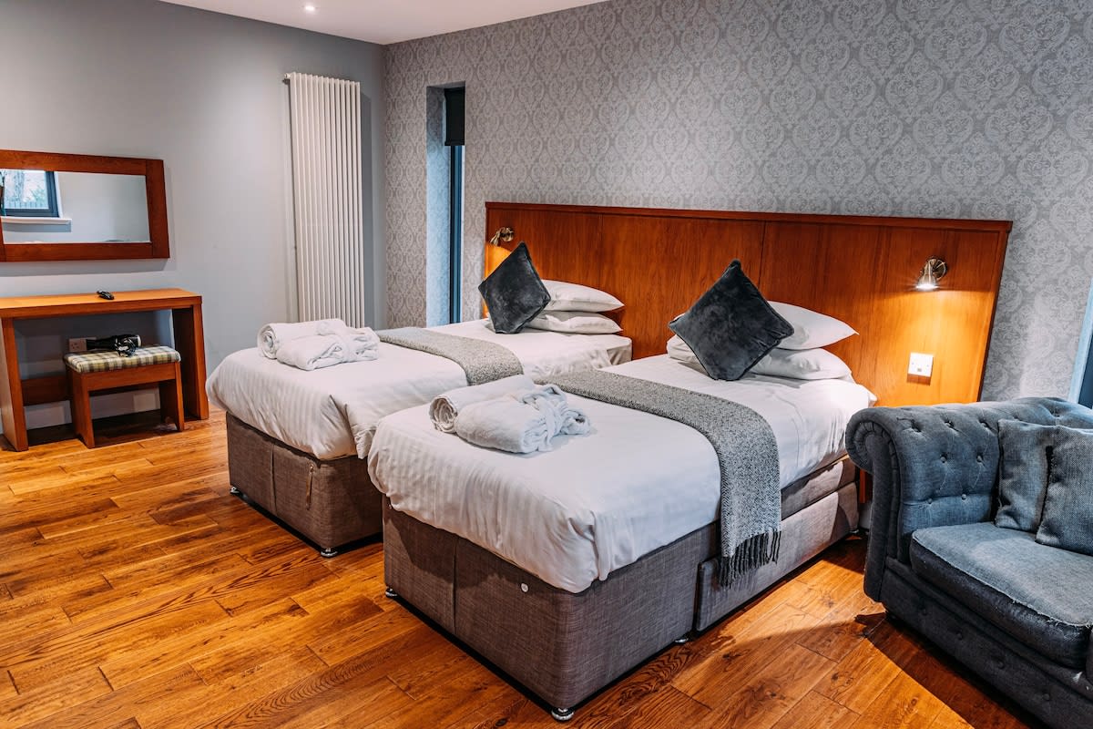 Spacious South Lodge with Hot Tub Balloch in Old Luss Road G83 8QP - Property image 20 - VivreStays