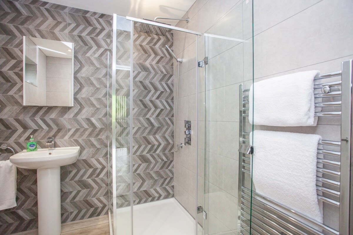 Spacious South Lodge with Hot Tub Balloch in Old Luss Road G83 8QP - Property image 29 - VivreStays