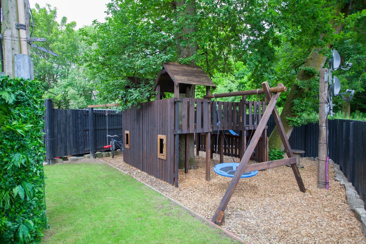 Spacious South Lodge with Hot Tub Balloch in Old Luss Road G83 8QP - Property image 40 - VivreStays
