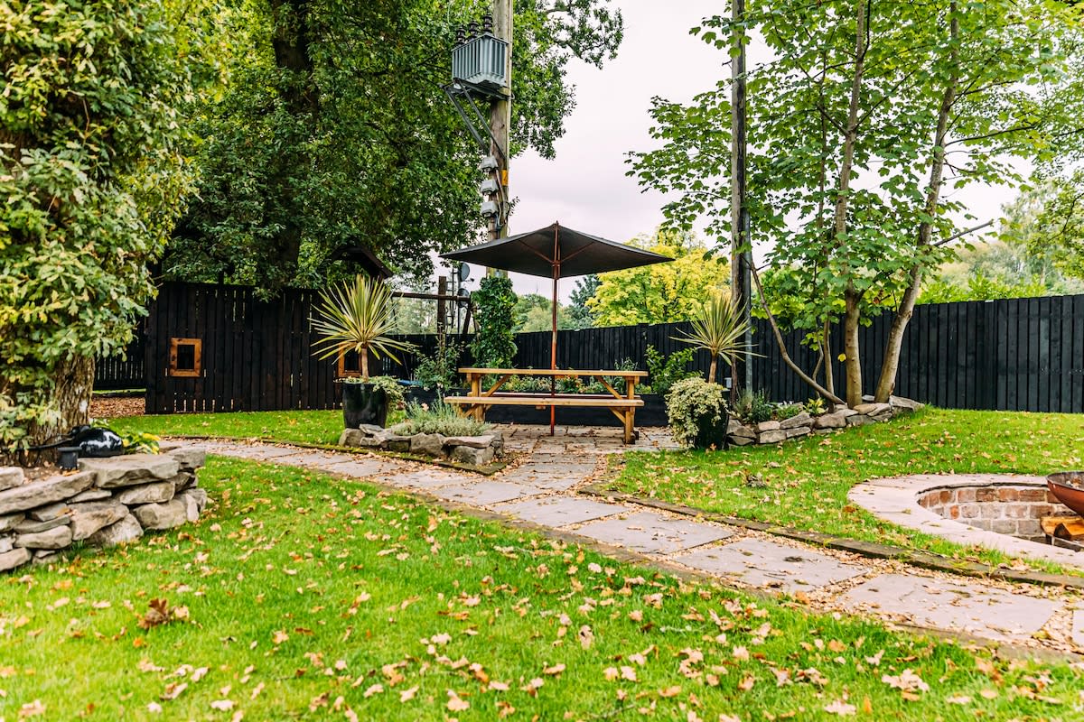 Spacious South Lodge with Hot Tub Balloch in Old Luss Road G83 8QP - Property image 60 - VivreStays