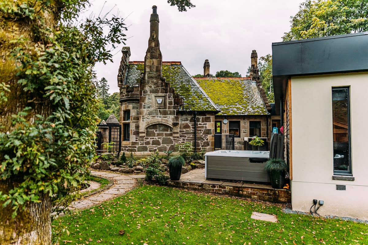 Spacious South Lodge with Hot Tub Balloch in Old Luss Road G83 8QP - Property image 59 - VivreStays