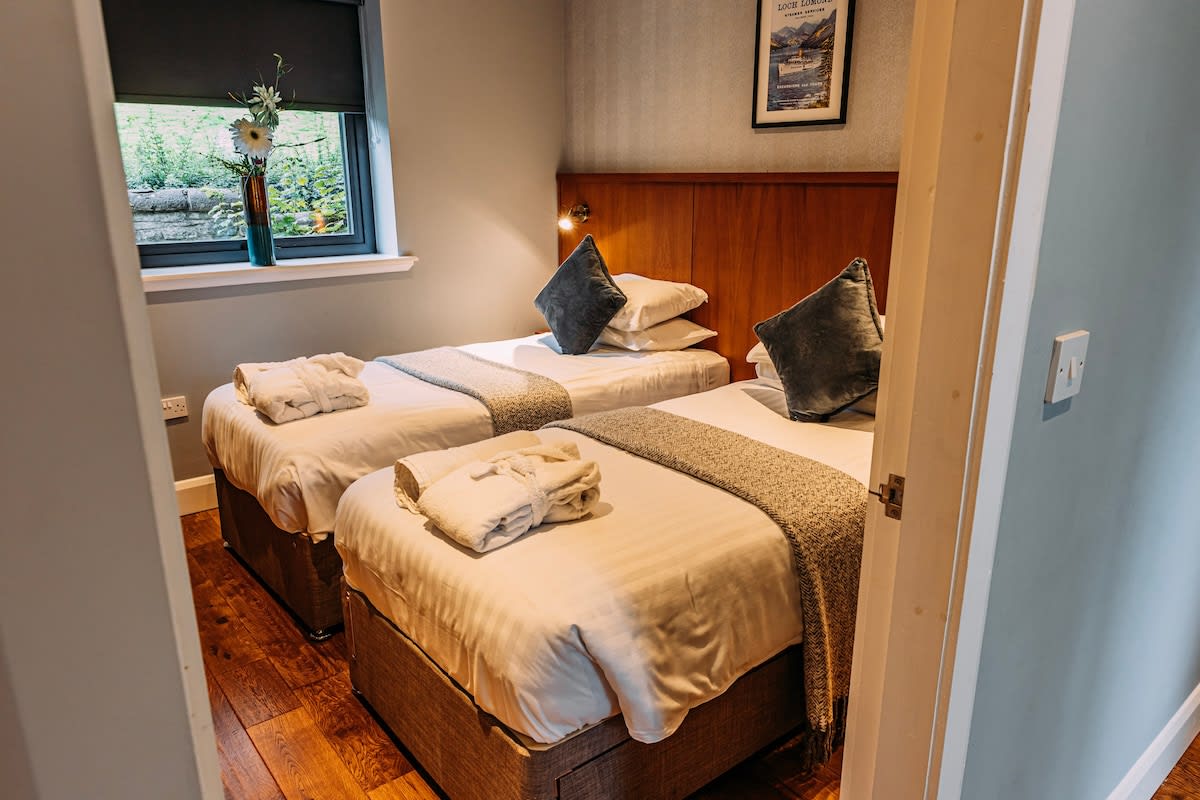 Spacious South Lodge with Hot Tub Balloch in Old Luss Road G83 8QP - Property image 24 - VivreStays