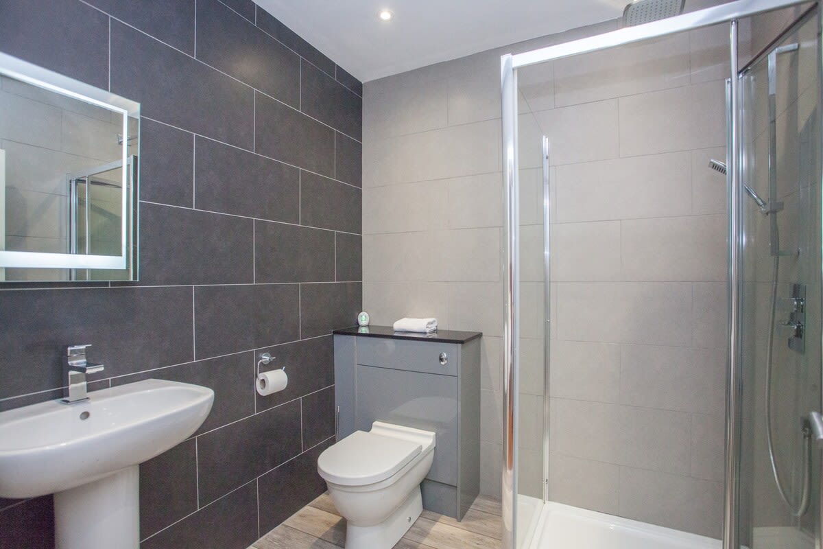 Spacious South Lodge with Hot Tub Balloch in Old Luss Road G83 8QP - Property image 27 - VivreStays