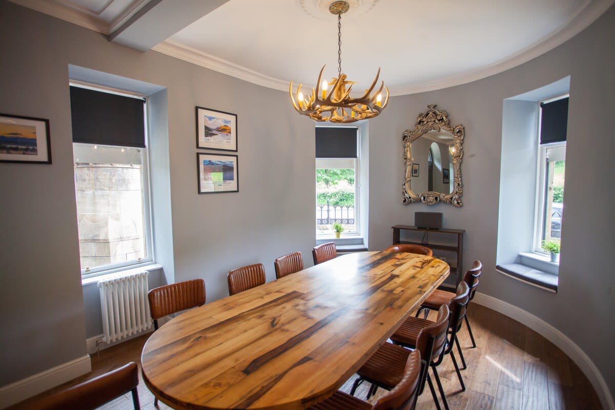 Spacious South Lodge with Hot Tub Balloch in Old Luss Road G83 8QP - Property image 11 - VivreStays