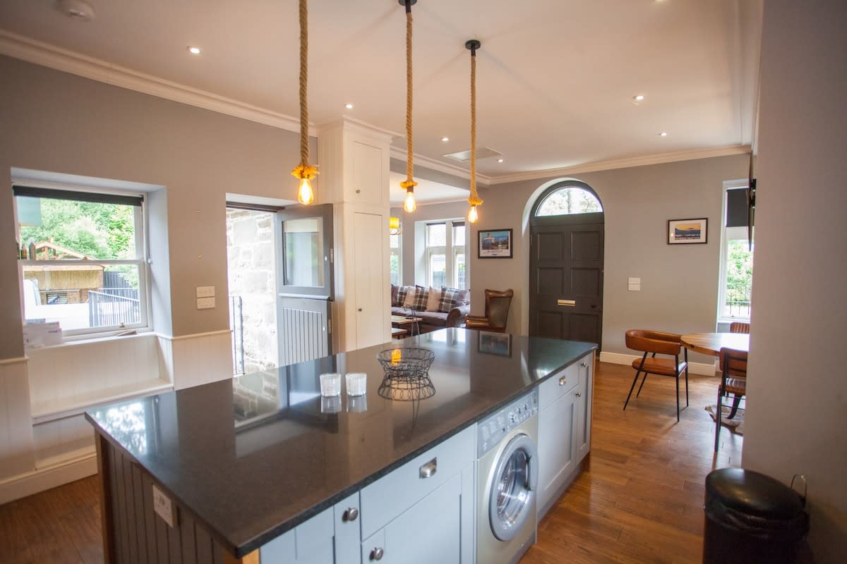 Spacious South Lodge with Hot Tub Balloch in Old Luss Road G83 8QP - Property image 15 - VivreStays