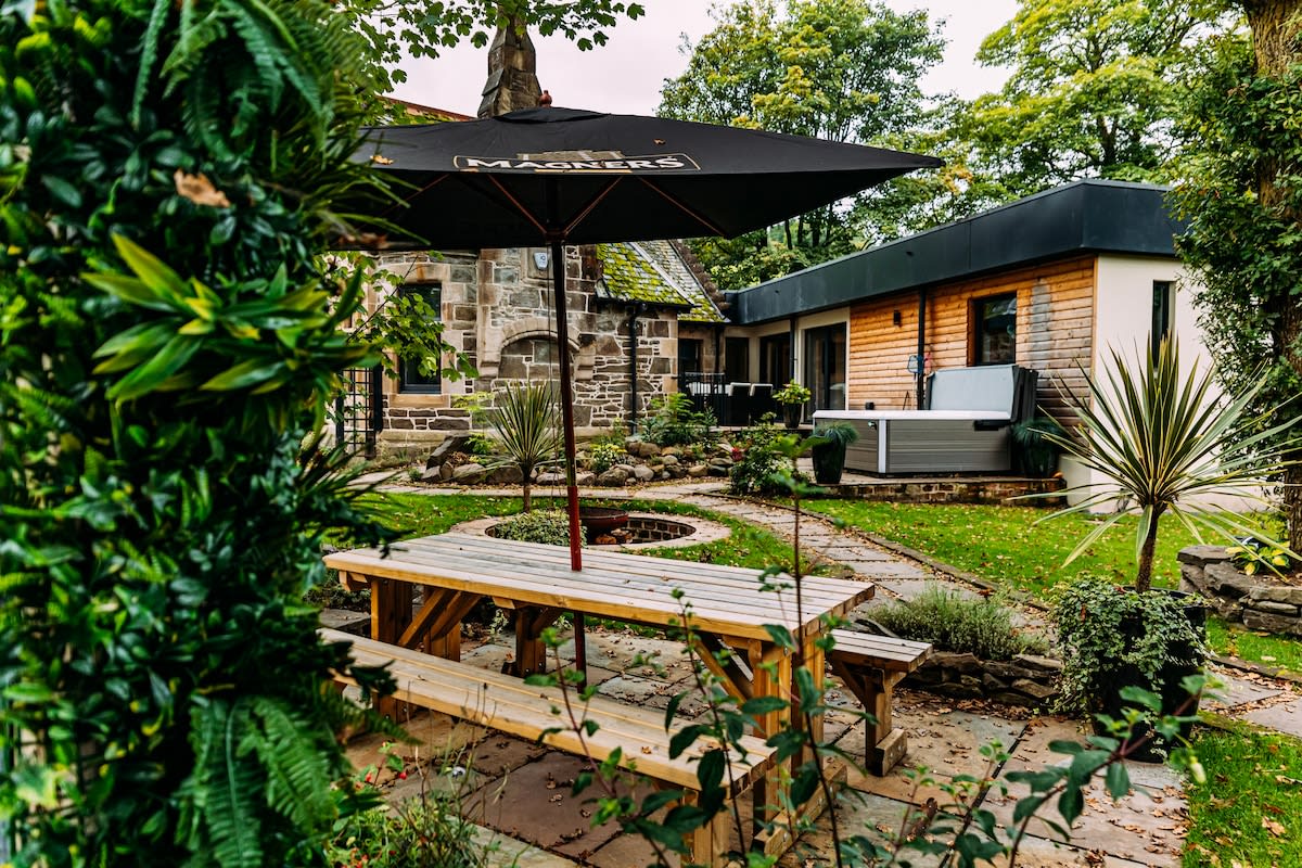 Spacious South Lodge with Hot Tub Balloch in Old Luss Road G83 8QP - Property image 6 - VivreStays
