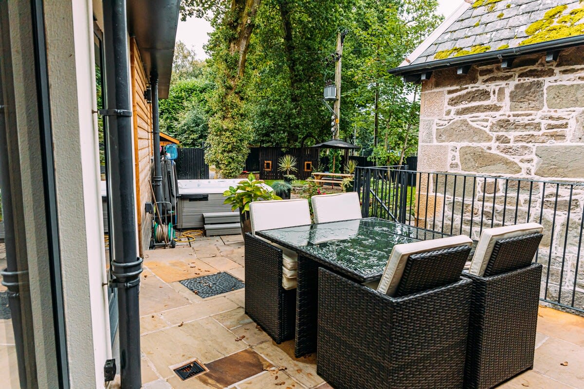 Spacious South Lodge with Hot Tub Balloch in Old Luss Road G83 8QP - Property image 62 - VivreStays