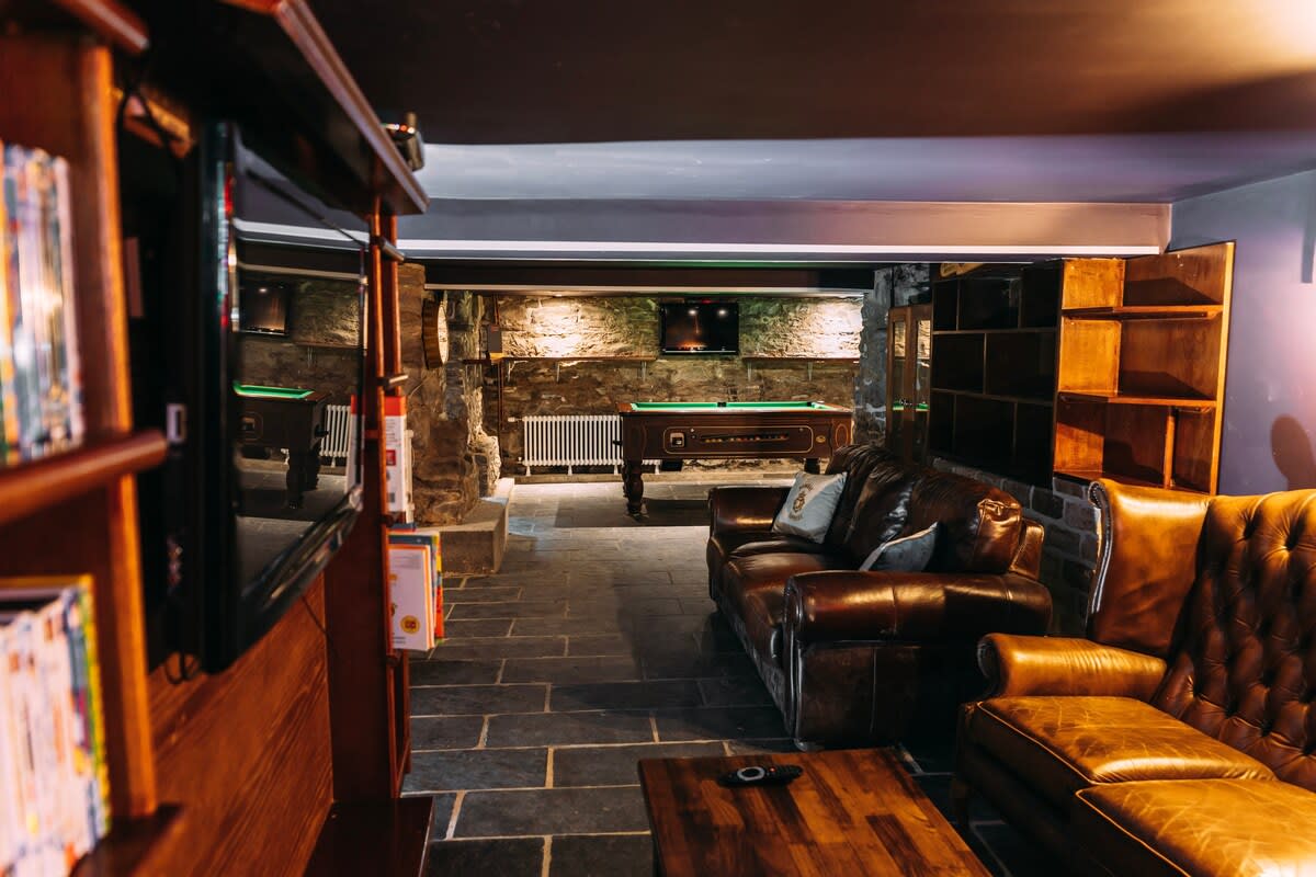 Spacious South Lodge with Hot Tub Balloch in Old Luss Road G83 8QP - Property image 64 - VivreStays
