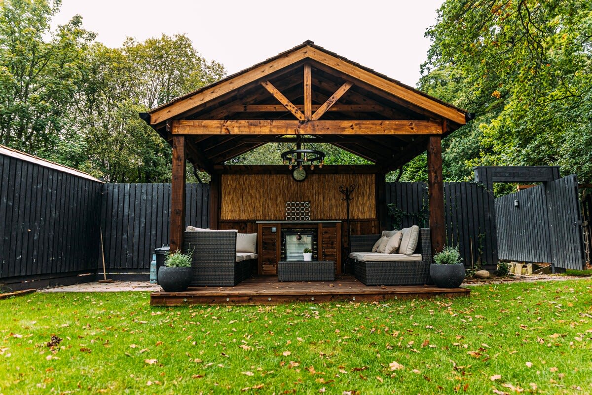 Spacious South Lodge with Hot Tub Balloch in Old Luss Road G83 8QP - Property image 10 - VivreStays