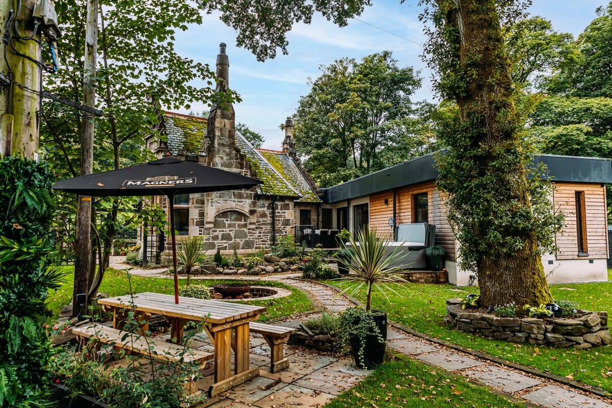 Spacious South Lodge with Hot Tub Balloch in Old Luss Road G83 8QP - Property image 57 - VivreStays
