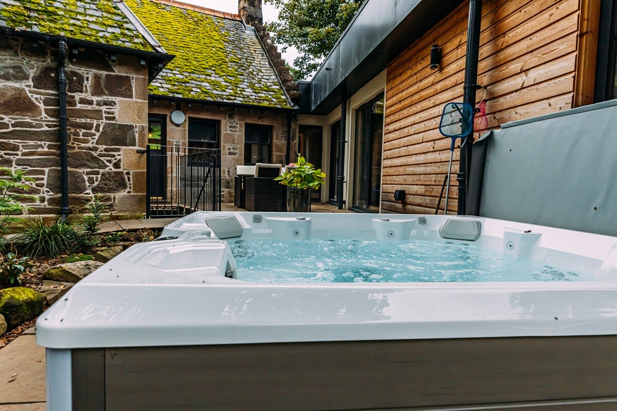 Spacious South Lodge with Hot Tub Balloch in Old Luss Road G83 8QP - Property image 58 - VivreStays