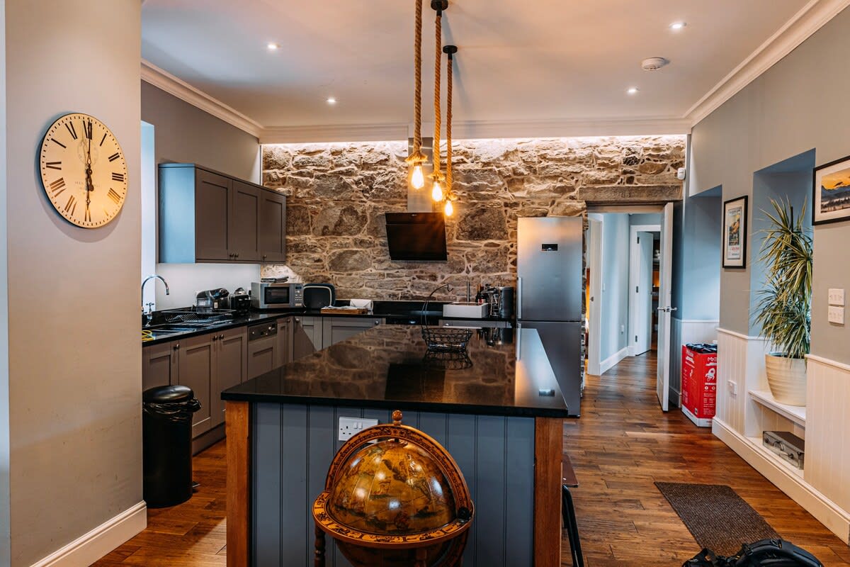 Spacious South Lodge with Hot Tub Balloch in Old Luss Road G83 8QP - Property image 17 - VivreStays
