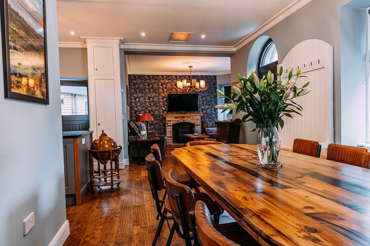 Spacious South Lodge with Hot Tub Balloch in Old Luss Road G83 8QP - Property image 12 - VivreStays