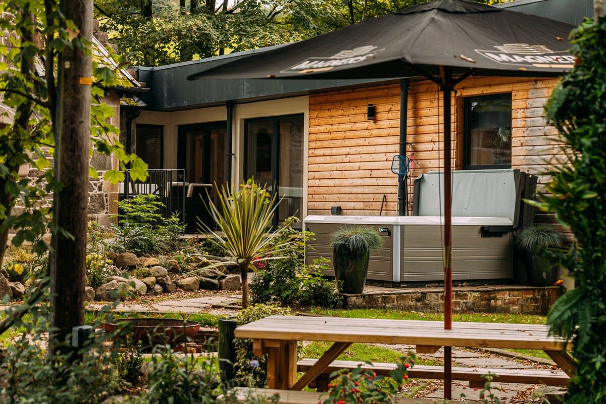 Spacious South Lodge with Hot Tub Balloch in Old Luss Road G83 8QP - Property image 51 - VivreStays