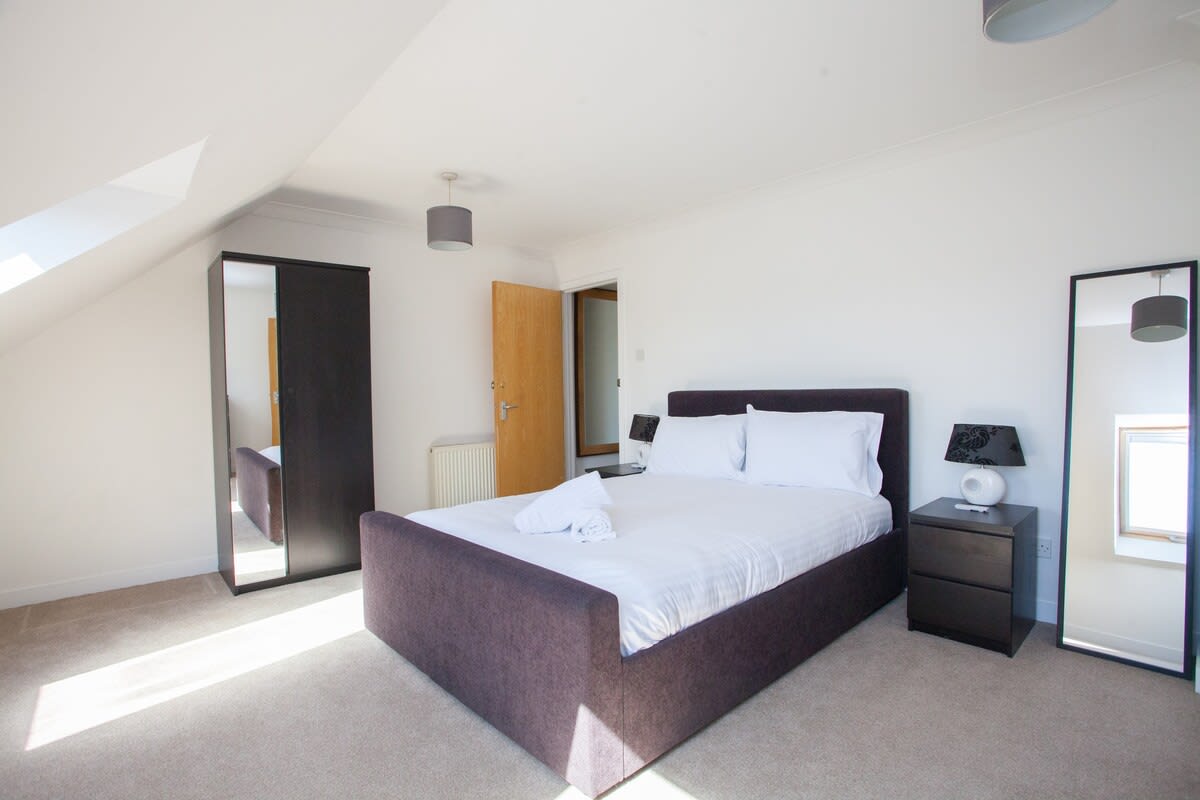 3 Bedroom Duplex with Free Parking in 61 Curle Street G14 0SA - Property image 13 - VivreStays