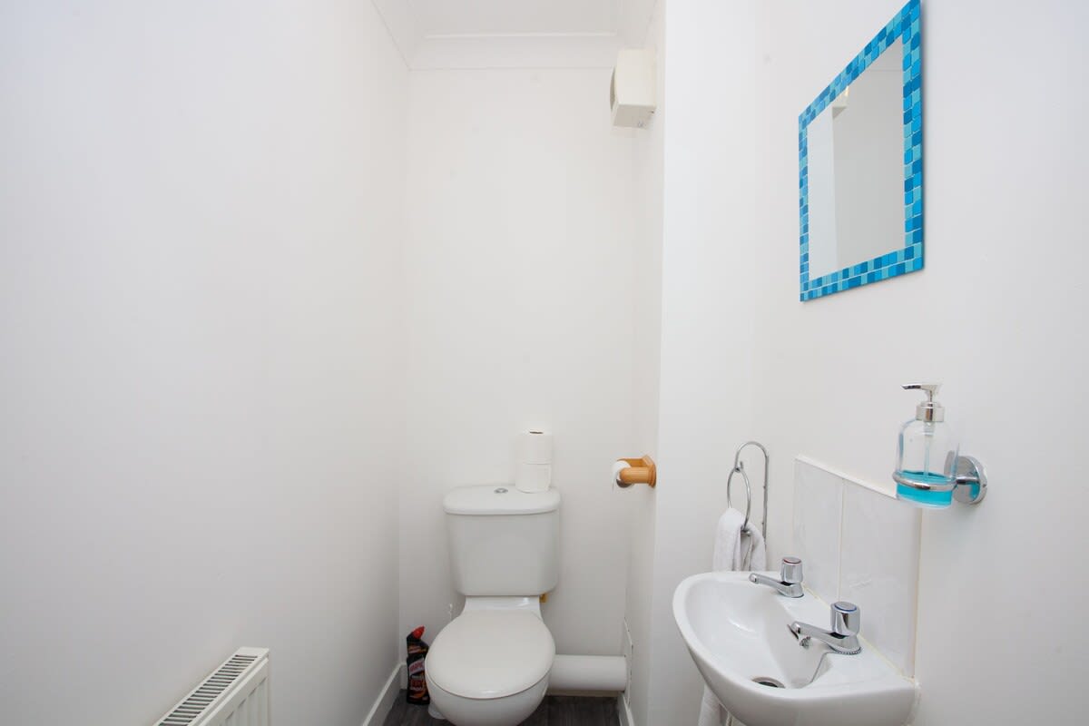3 Bedroom Duplex with Free Parking in 61 Curle Street G14 0SA - Property image 19 - VivreStays