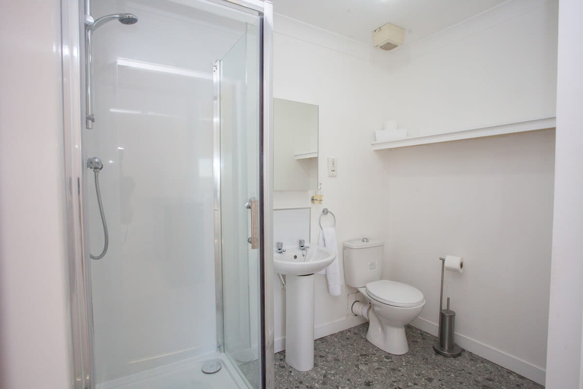 3 Bedroom Duplex with Free Parking in 61 Curle Street G14 0SA - Property image 14 - VivreStays