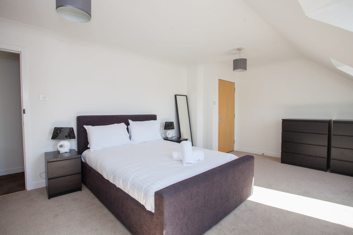 3 Bedroom Duplex with Free Parking in 61 Curle Street G14 0SA - Property image 12 - VivreStays